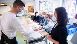 مكتب تصويت بألمانيا- الفرنسية