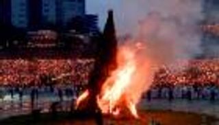 وسط العاصمة.. مسيحيو إثيوبيا يحتفلون بعيد الصليب تحت زخات المطر