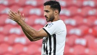 علي مبخوت نجم فريق الجزيرة الإماراتي