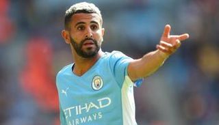 رياض محرز نجم فريق مانشستر سيتي ومنتخب الجزائر