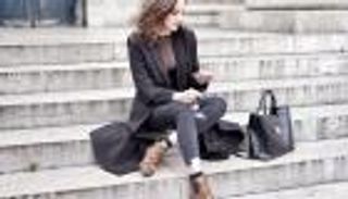 الجينز يكتسي بالرمادي هذا الخريف