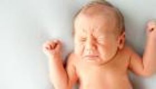 تشنجات الأطفال الرضع.. الأعراض والأسباب