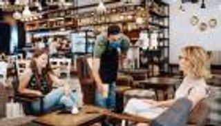 كورونا والكمامات.. تحذير بريطاني من الأماكن المغلقة