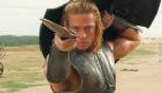 منها بدلة جيمس بوند وسيف براد بيت.. تذكارات سينمائية للبيع في مزاد