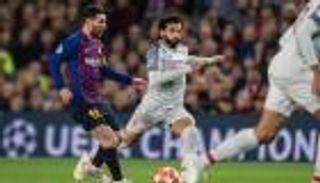 الأفضل في العالم.. هل يرتدي محمد صلاح عباءة ميسي؟