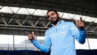 رياض محرز نجم مانشستر سيتي بقميص يحمل شعار إكسبو دبي 2020