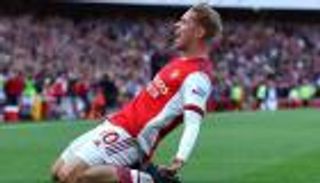 بدون علامة تجارية.. حذاء منقذ أرسنال في ديربي توتنهام يثير الجدل