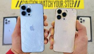 اختبار السقوط لهواتف آيفون 13 برو وآيفون 13 برو ماكس