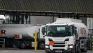 إذا كنت ترغب في العمل سائق لوري ببريطانيا.. هذه هي رواتبهم