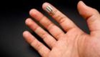 ثورة علمية.. "ضمادة" تولد الكهرباء من "العرق" 