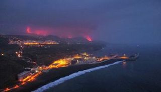 حمم بركان لا بالما تصل إلى المحيط الأطلسي