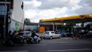 لاحتواء الأزمة.. وقود بريطانيا بـ"قبضة الجيش"