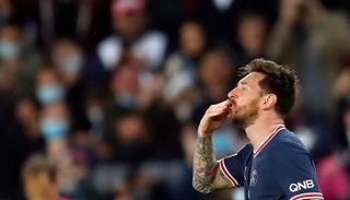 ليونيل ميسي خلال مباراة باريس سان جيرمان ضد مانشستر سيتي