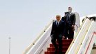 وزير الخارجية الإسرائيلي يصل البحرين في زيارة تاريخية