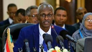 وزير الري والموارد المائية السوداني ياسر عباس - أرشيفية