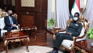 جانب من لقاء عضو مجلس السيادة السوداني بالمسؤول الأمريكي