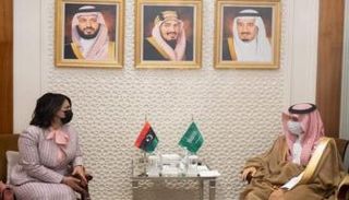 نجلاء المنقوش والأمير فيصل بن فرحان بن عبدالله آل سعود