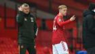 فيديو.. مدرب مانشستر يونايتد يفجر غضب دي بيك