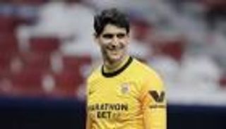 ياسين بونو.. حارس المغرب يتفوق على عمالقة أوروبا في 2021