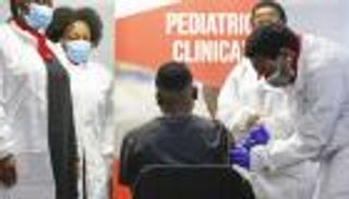 موجة تفشي أوميكرون تصل إلى ذروتها في جنوب أفريقيا