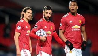 برونو فيرنانديز مع لاعبي مانشستر يونايتد