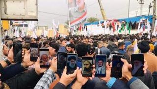 أنصار مليشيات عراقية ترفع صور أذرع إيران بالمنطقة