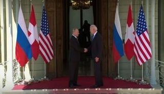 الرئيسان الأمريكي والروسي خلال لقاء سابق