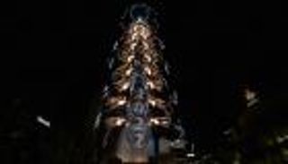 الألعاب النارية تزيّن سماء الإمارات احتفالا بـ2022 (صور)