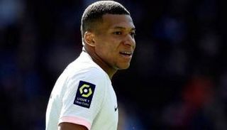 كيليان مبابي مهاجم باريس سان جيرمان