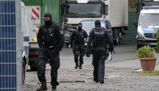 عناصر الشرطة الألمانية خلال حملة سابقة لمكافحة الإرهاب