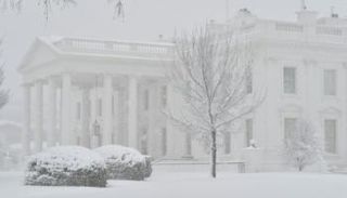 عاصفة ثلجية تضرب الساحل الشرقي لأمريكا