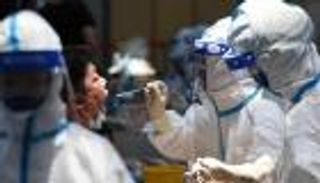 كورونا يطيح بمسؤولين صينيين في "جيش الطين"