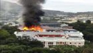 حريق جنوب أفريقيا.. النيران تشتعل مجددا بالبرلمان