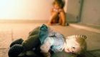 مصري يعرض طفلته للبيع بسبب شكه في نسبها