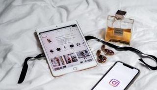 سباق التسوق عبر شبكات التواصل الاجتماعي