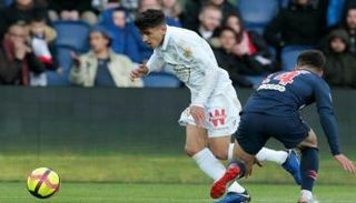 يوسف عطال لاعب نيس الفرنسي