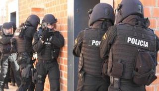 دورية تونسية خلال مداهمة أمنية