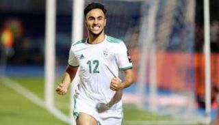 آدم وناس لاعب منتخب الجزائر