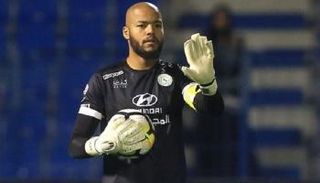 رايس مبولحي حارس منتخب الجزائر