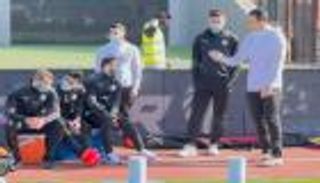 بالصور.. محمد صلاح يفرض الكمامة على منتخب مصر                     