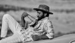 تمرد على أحزان 2021.. حسن الرداد يبدأ 2022 بـ"رقص وتصوير" (فيديو)