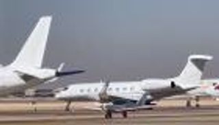 بالفيديو.. أصغر قائدة طائرة في العالم تصل الرياض: أصل الفضاء قريبا