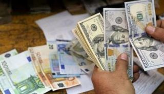 تباين أسعار العملات الأجنبية في ليبيا - أرشيفية