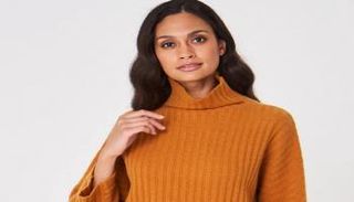 الياقة الواقفة تتألق بعدة موديلات هذا الشتاء 