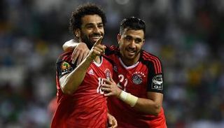 محمد صلاح وتريزيجيه بقميص منتخب مصر