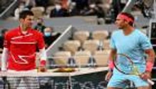 الأزمة تتعقد ونادال يعلق.. أين يتم احتجاز ديوكوفيتش؟