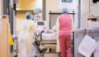 رحلا ممسكين بأيدي بعضهما.. كورونا يخطف زوجين أمريكيين بفارق ثوان