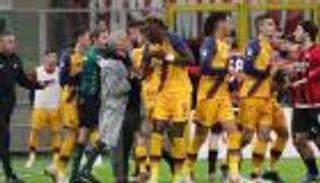 الدوري الإيطالي.. لماذا اقتحم مورينيو أرض ملعبه المفضل؟