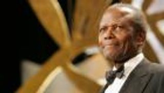 وفاة أول ممثل يفوز بالأوسكار من ذوي البشرة السمراء