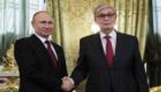 بعد نشر قوات روسية بكازاخستان.. بوتين يتباحث مع توكاييف